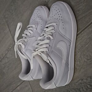 Gray Nike vision court size 8